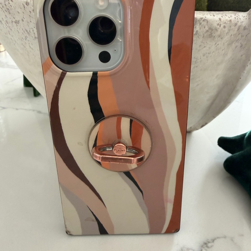 Elegant Swirl Pattern Phone Case with Ring Holder